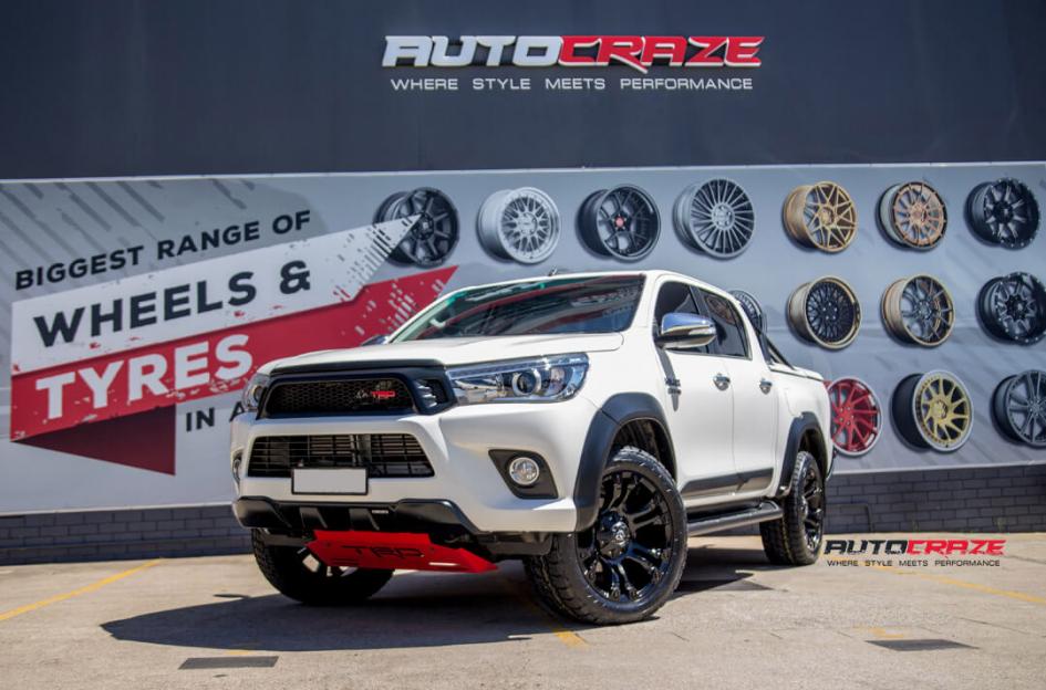 TOYOTA HILUX N80 4WD VAPOR MATTE BLACK